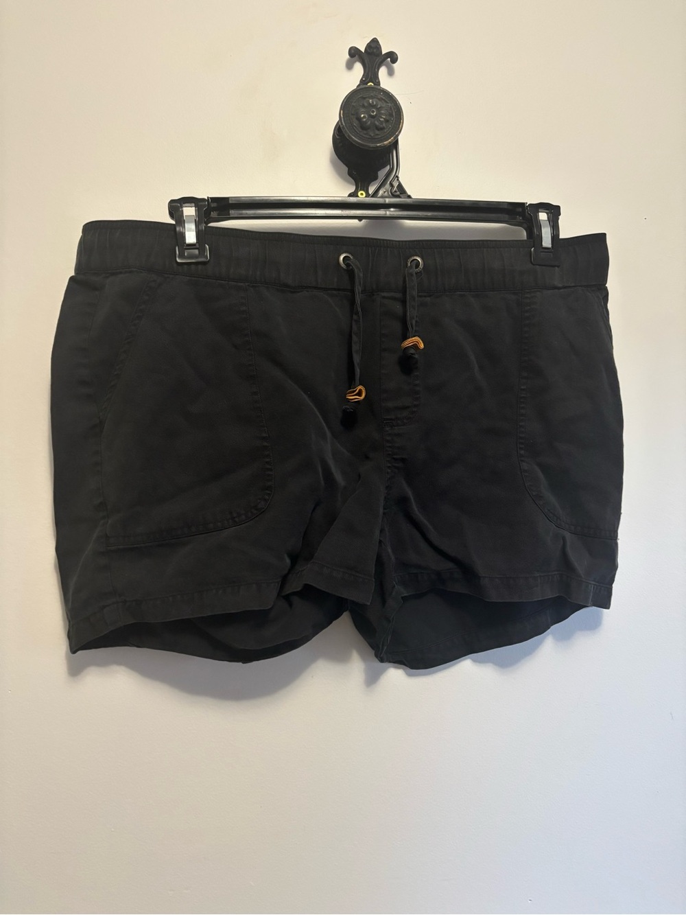 tentree Black Women’s Cargo Shorts